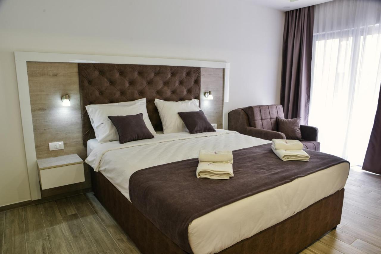 Heaven Lux Ulcinj Hotel ภายนอก รูปภาพ
