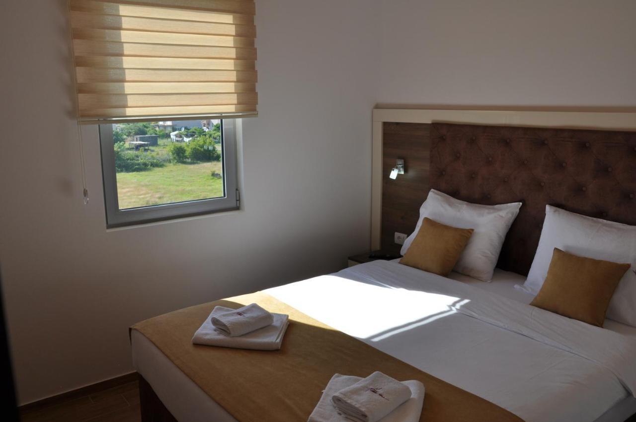 Heaven Lux Ulcinj Hotel ภายนอก รูปภาพ