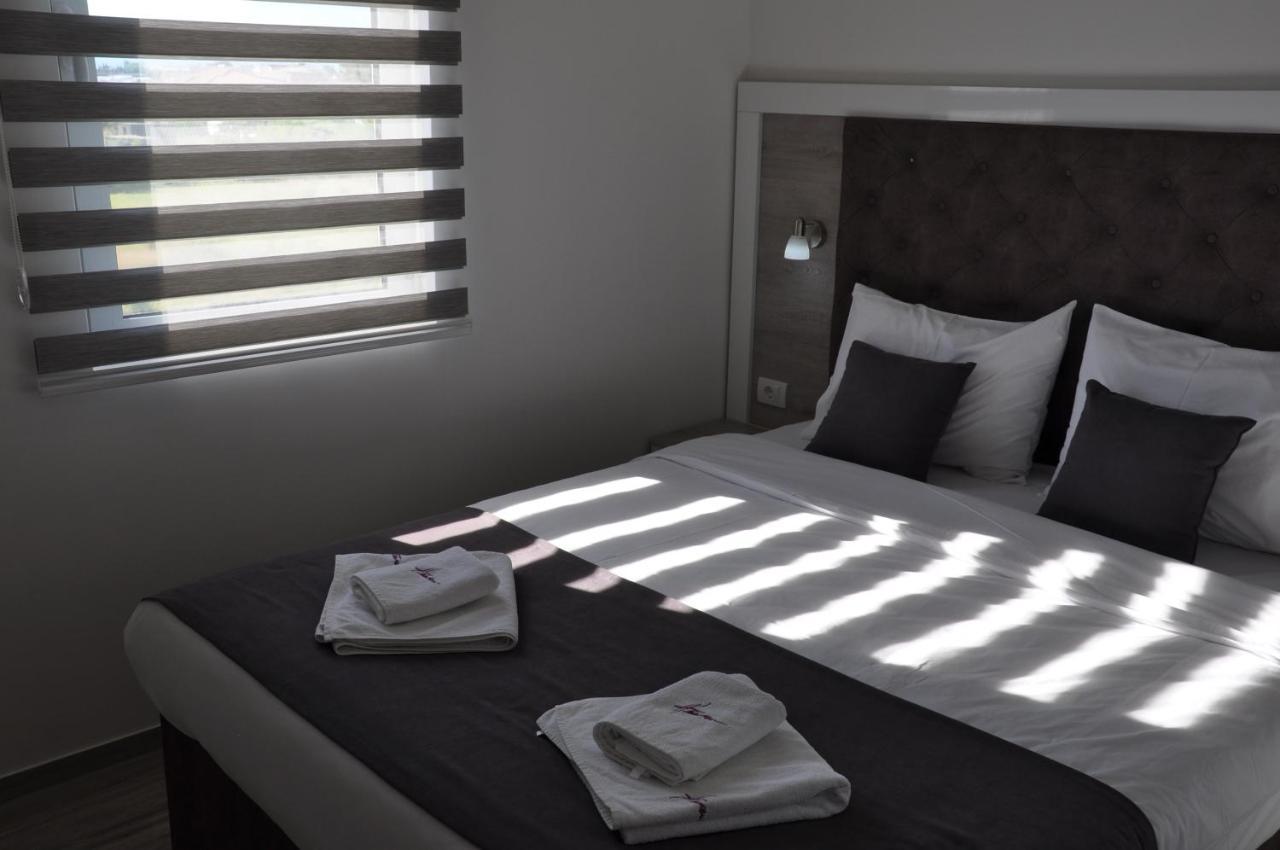 Heaven Lux Ulcinj Hotel ภายนอก รูปภาพ