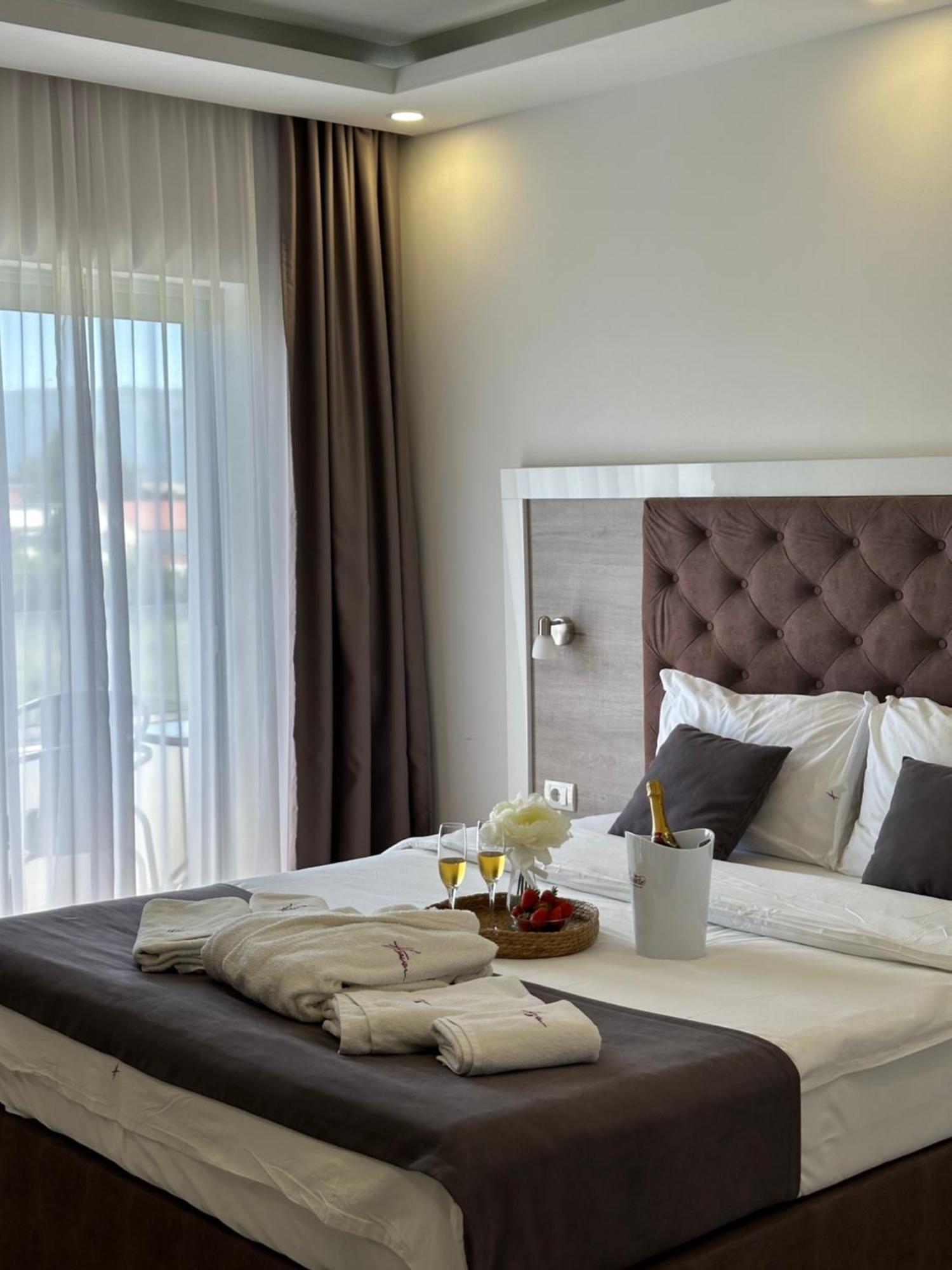 Heaven Lux Ulcinj Hotel ภายนอก รูปภาพ