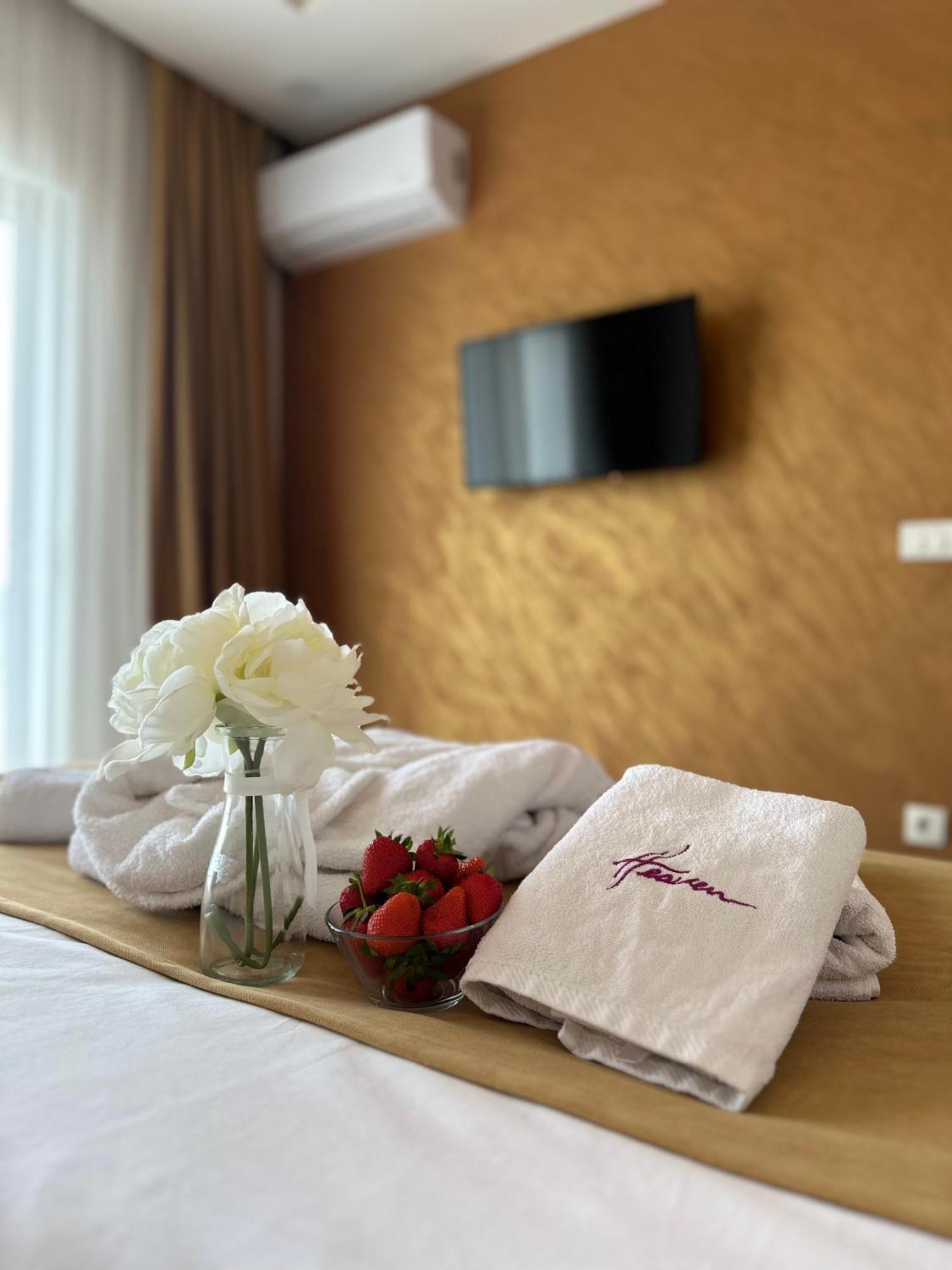 Heaven Lux Ulcinj Hotel ภายนอก รูปภาพ