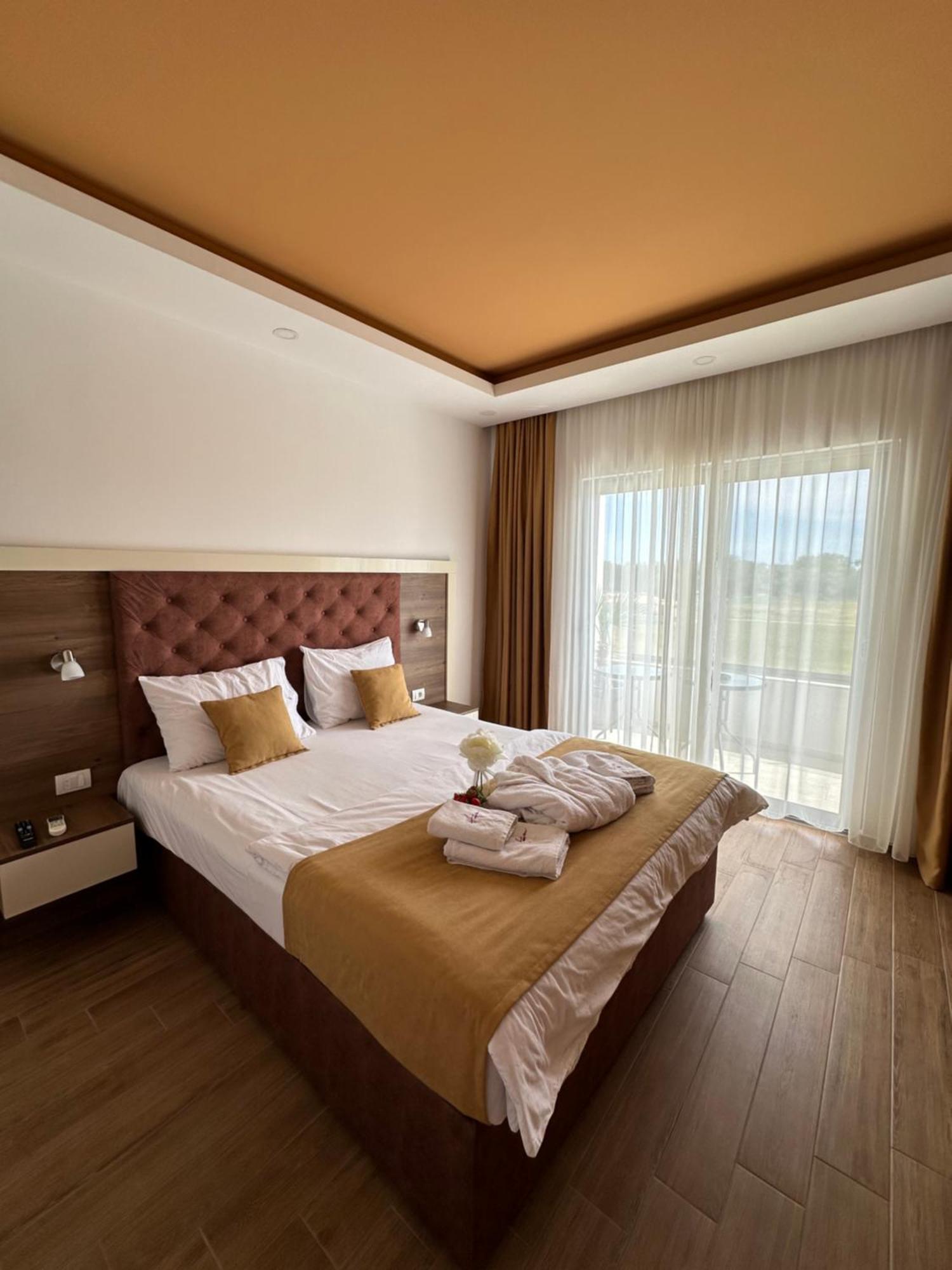 Heaven Lux Ulcinj Hotel ภายนอก รูปภาพ