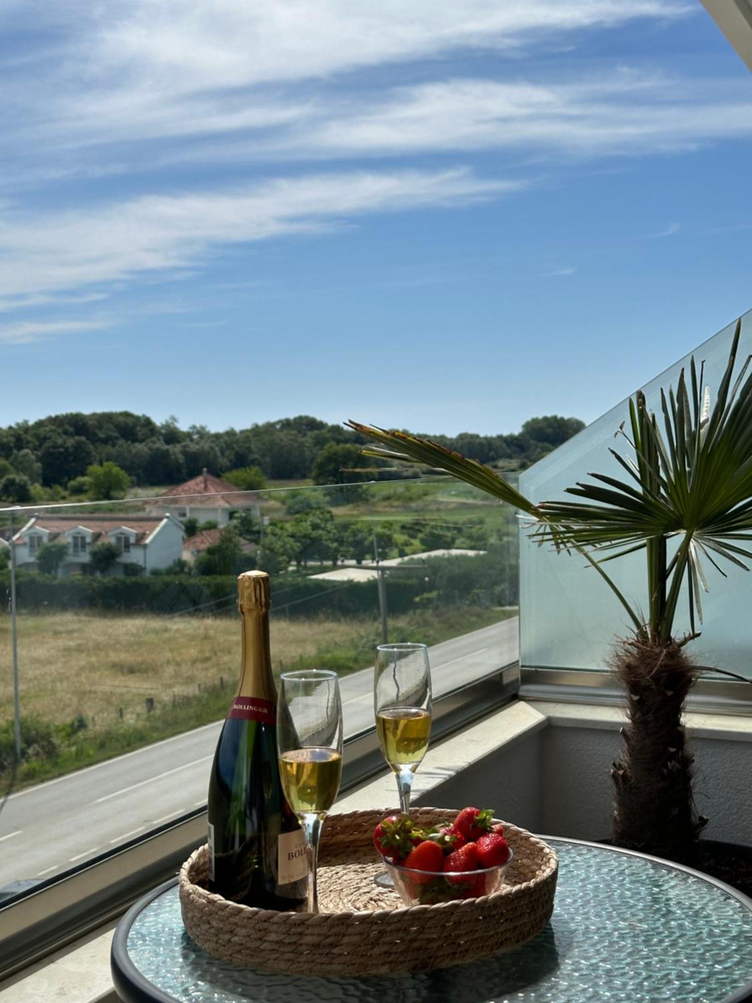 Heaven Lux Ulcinj Hotel ภายนอก รูปภาพ
